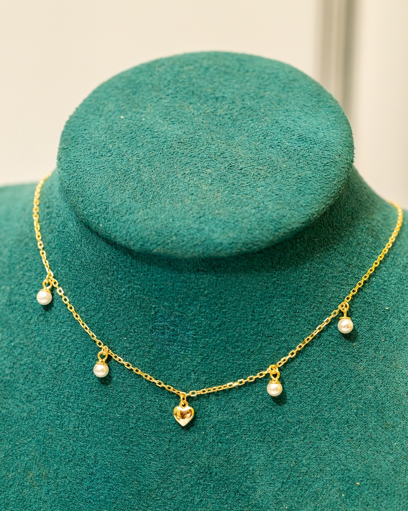 Collar Multi Perlitas Corazon centro