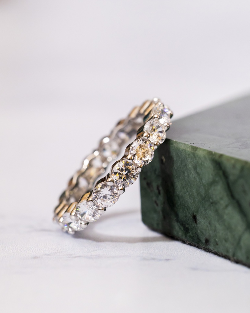 Anillo  Mediano Cristales Eternity Platedo