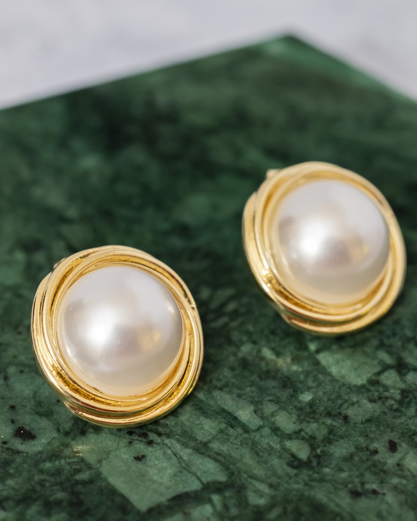 Arete Chapa Dorada Perla