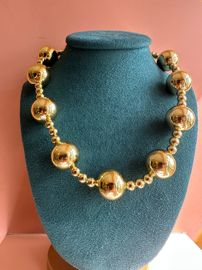 Collar Bolas Doradas y Bolitas