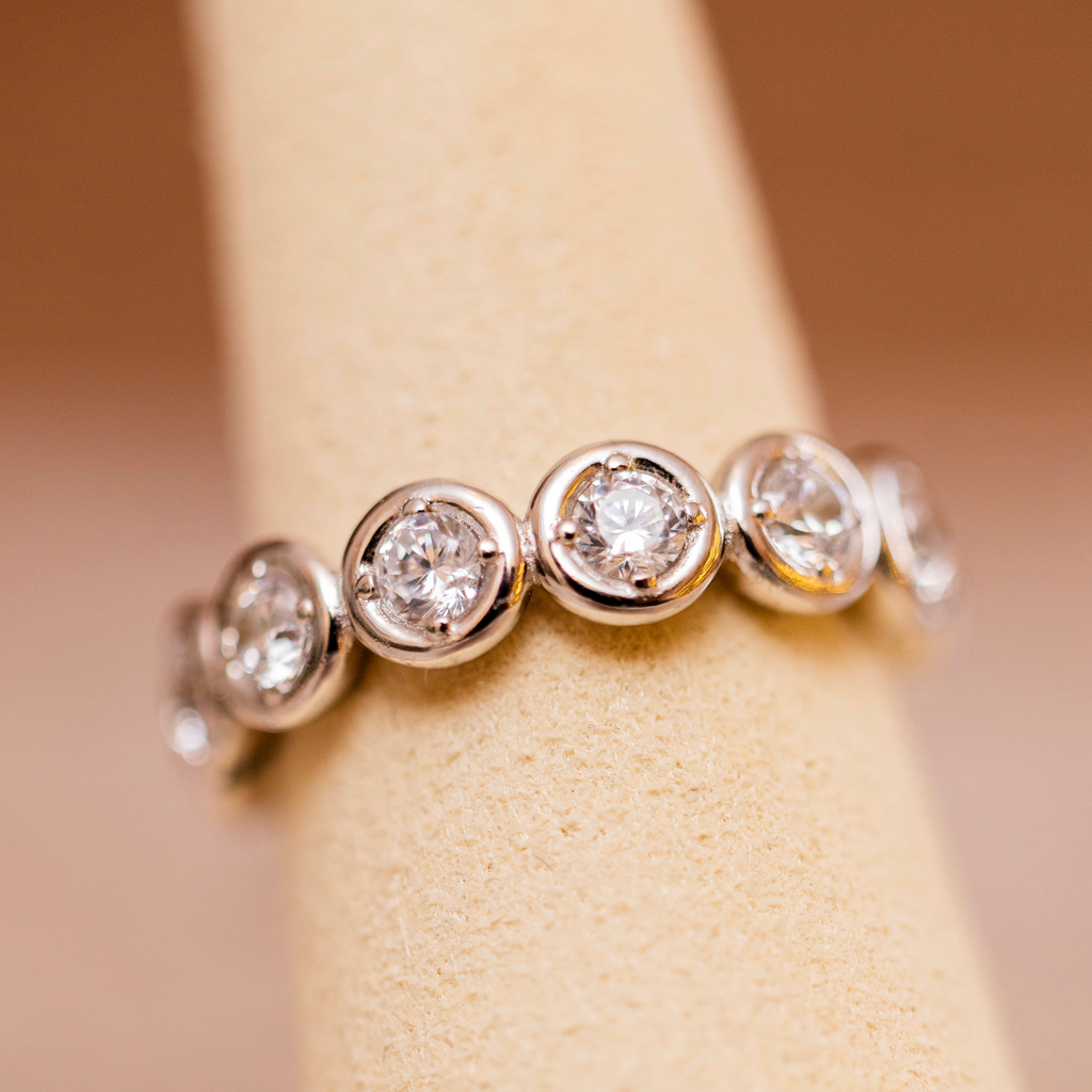 Anillo Bezel Plateado Grande