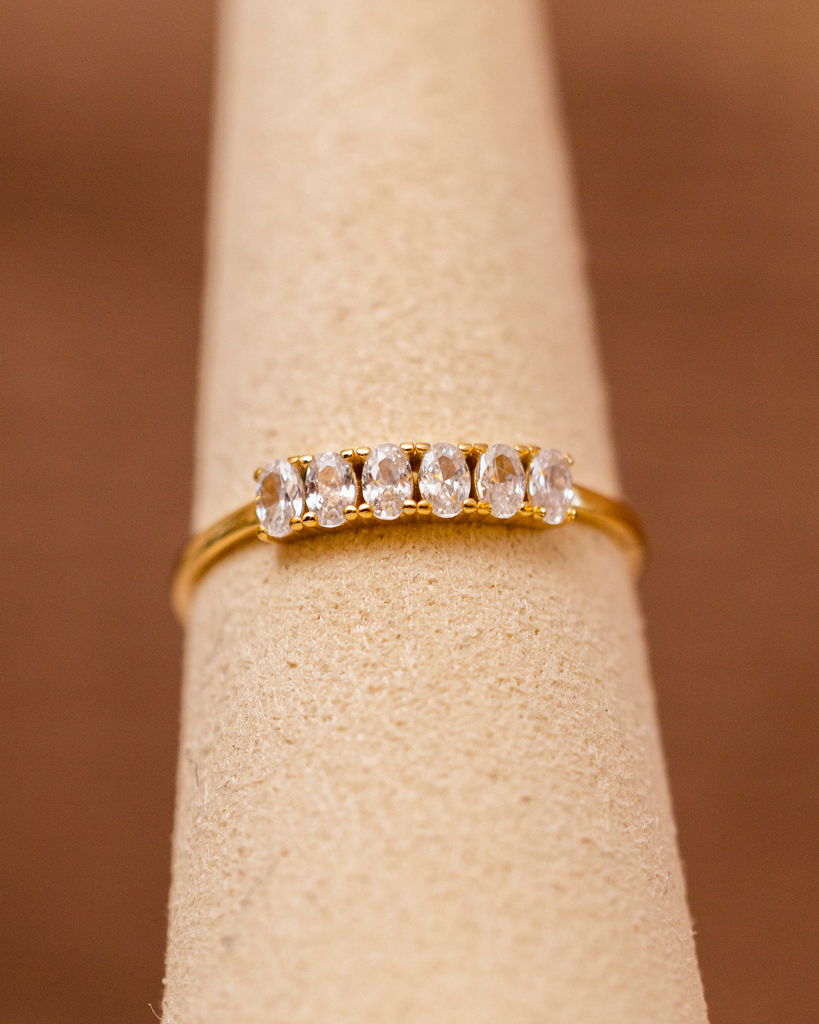 Anillo Fino Cuadritos Ovalo Arriba Dorado