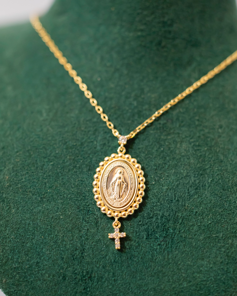 Collar Virgen Ovalada Cruz Colgando 