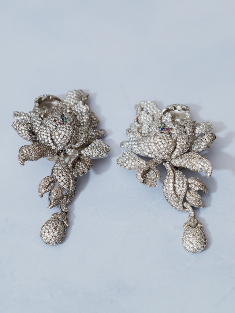 Arete Flor Grande Plateado Largo CZ