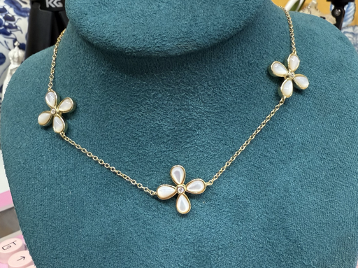 [12591] Collar Flor de 4 Nacar