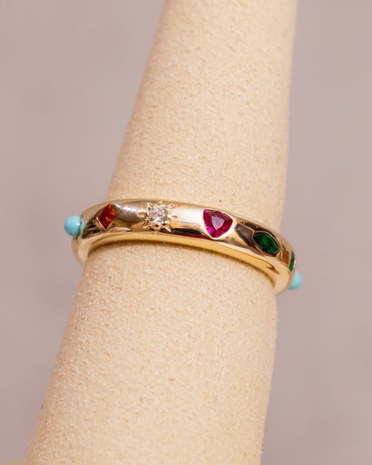 Anillo Fino  Figuras Incrustadas Central Dorado